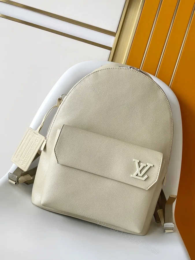 View 1 of LV 高仿米白色雙肩包 百搭簡約款式日常必備
