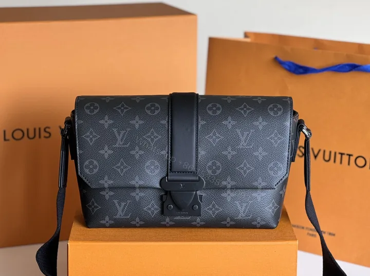 View 1 of LV 高仿Monogram Eclipse翻蓋斜背包 M46794街頭簡約時尚推薦