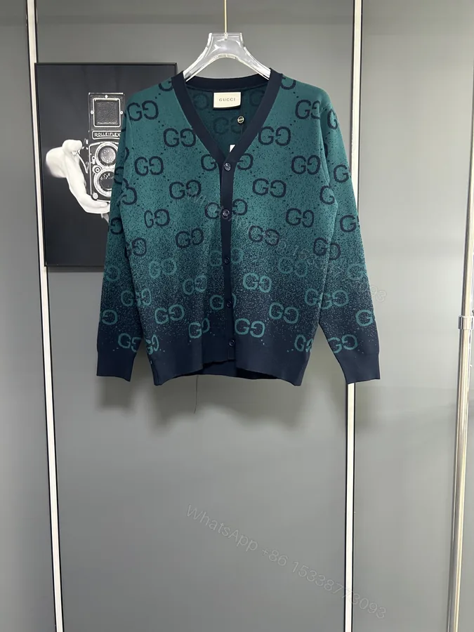 View 1 of Gucci 原單男士針織外套 綠黑漸層GG滿版 V領開襟設計