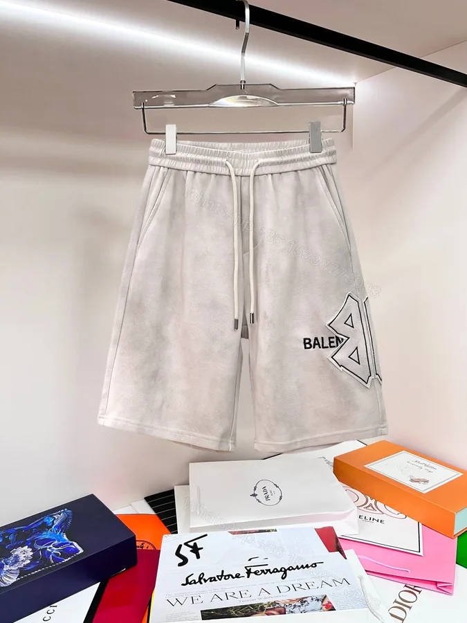 View 1 of Balenciaga 一比一 男款短褲 大字母Logo設計 水洗質感休閒款