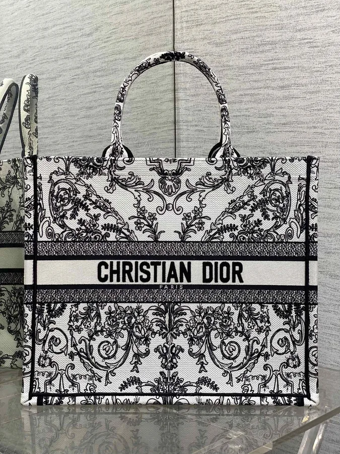 View 1 of 原單Dior Book Tote 黑白鏤空刺繡帆布托特包 復古典雅風格