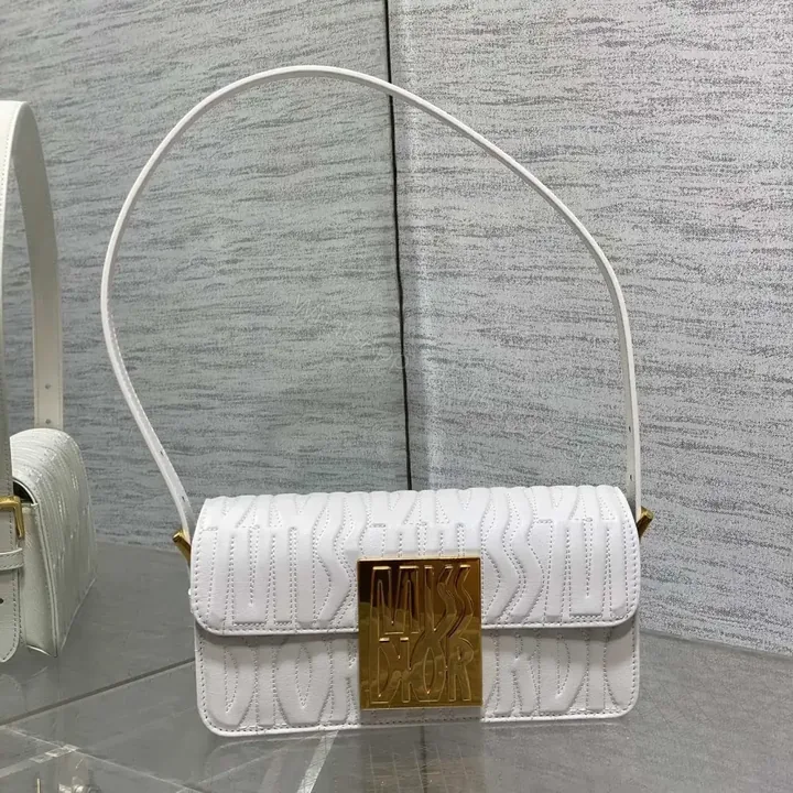 View 1 of 高仿Dior*Miss系列M261M030衍縫線小牛皮腋下包白色免檢版