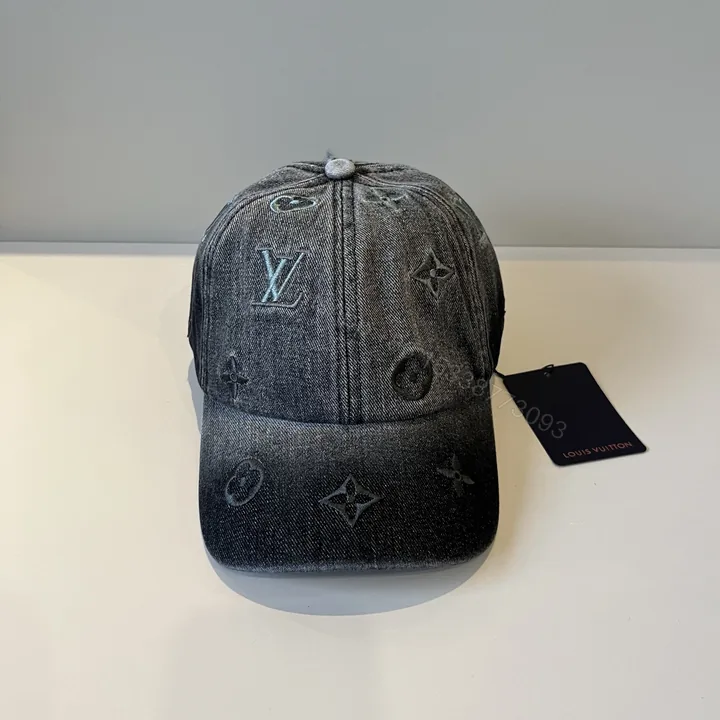 View 1 of LV 高仿水洗丹寧棒球帽 立體壓紋經典字母款