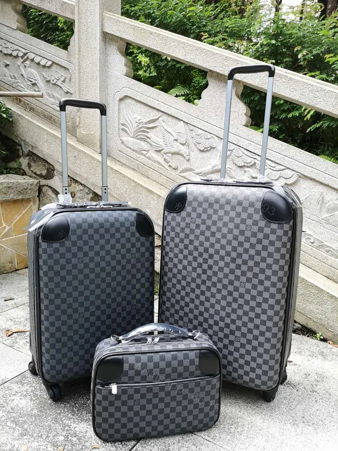 View 1 of LV 一比一 Eclipse Monogram 拉桿旅行箱 登機箱