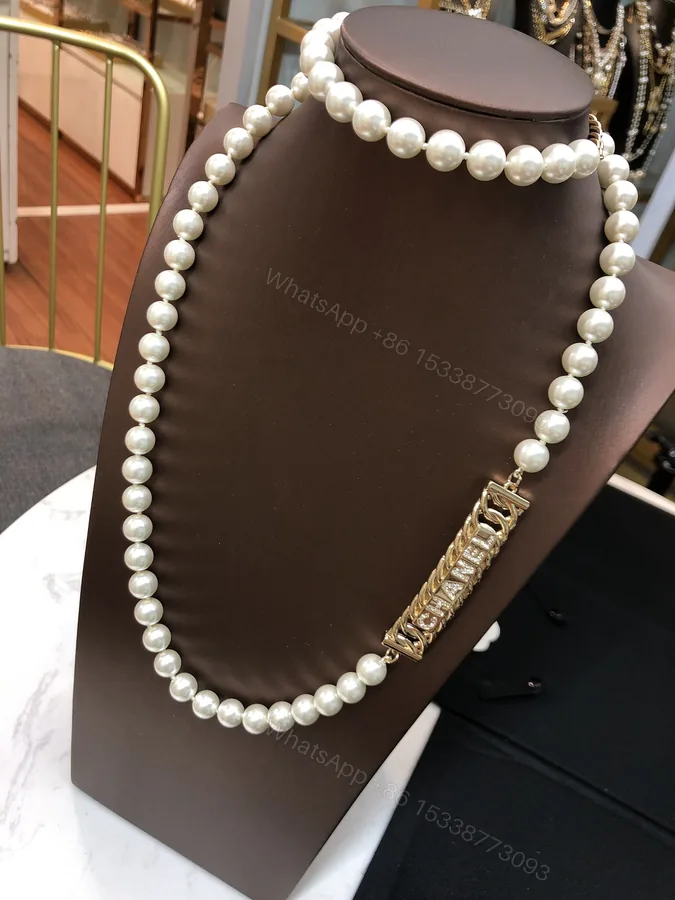 View 1 of Chanel 高仿珍珠項鍊 金屬LOGO牌點綴 現代簡約風格