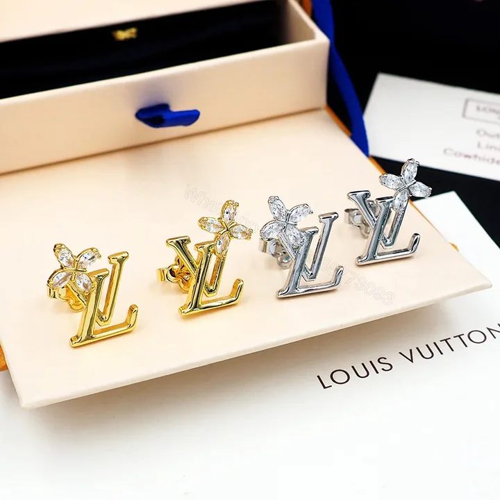 View 1 of LV Logo鑲鑽花朵耳釘 銀色金色時尚百搭款