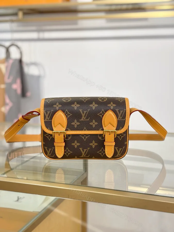 View 1 of LV 一比一 老花雙扣翻蓋斜挎包 復古小方包