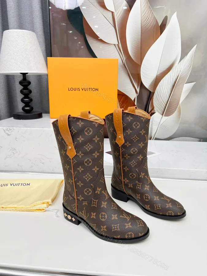 View 1 of LV 原單經典Monogram中筒女靴 優雅復古款