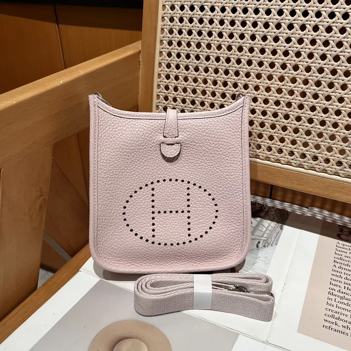 View 1 of Hermes 一比一 Evelyne Mini 斜背包 粉色 H鏤空甜美百搭款