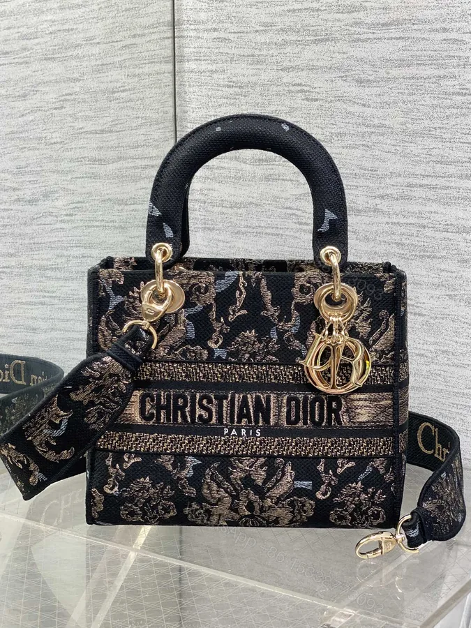 View 1 of Dior高仿黑金刺繡Lady Dior手提包奢華感女款氣場單品