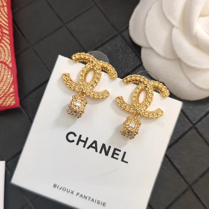 View 1 of Chanel 高仿金色雙C吊墜耳環 氣質復古女款飾品