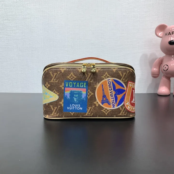 View 1 of LV 高仿M14744旅行貼紙化妝包 Monogram復古拉鍊款