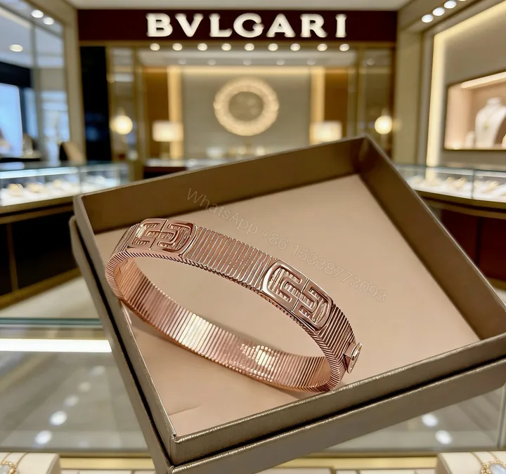 View 1 of BVLGARI 原單 玫瑰金寬版手鐲 幾何雕紋設計 高級款