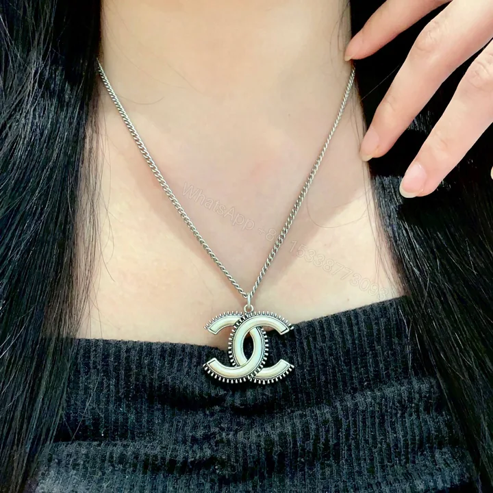 View 1 of Chanel A貨白邊銀雙C項鍊 百搭金屬LOGO頸鍊女款飾品