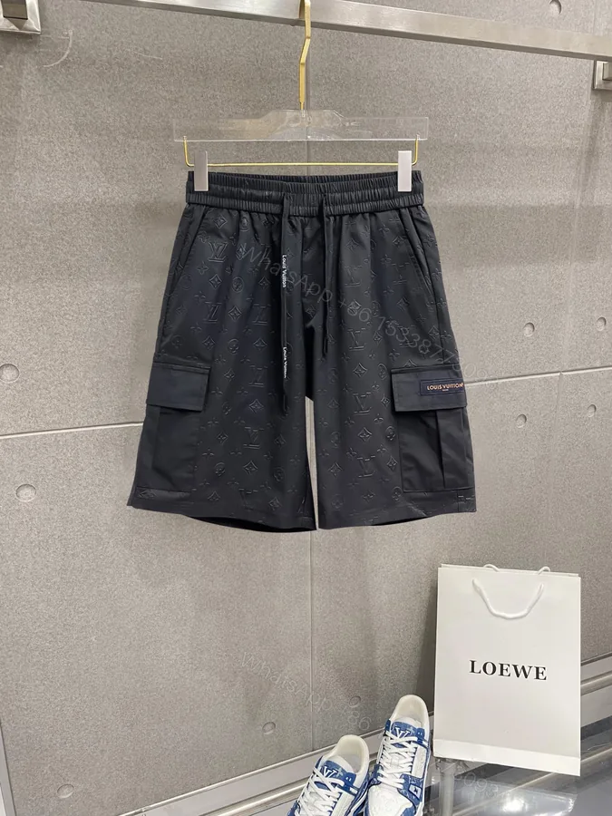 View 1 of LV A貨黑色拼接短褲 側邊Monogram撞色設計 潮流運動休閒款