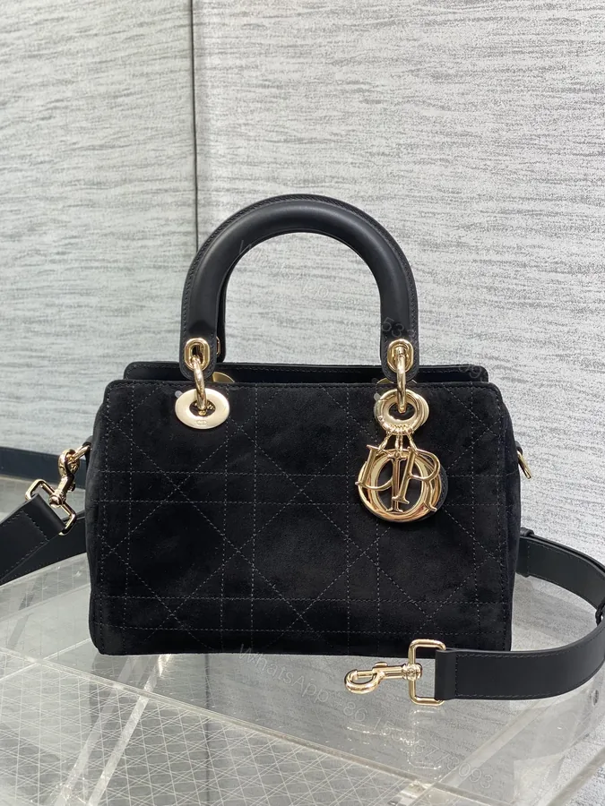 View 1 of Dior 高仿黑色小款手提包 經典藤格紋金屬吊飾款