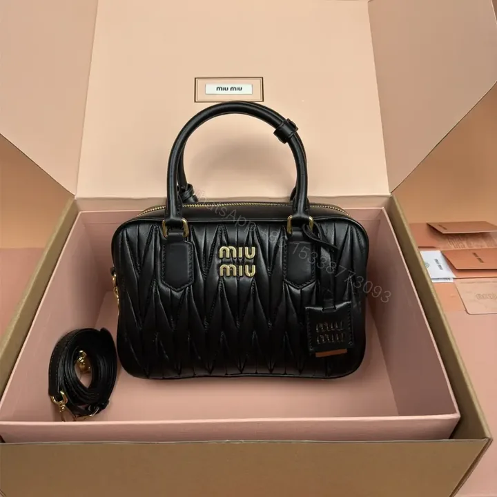 View 1 of 高仿miumiu*Arcadie系列5BB124小羊皮單肩包黑色大號免檢版