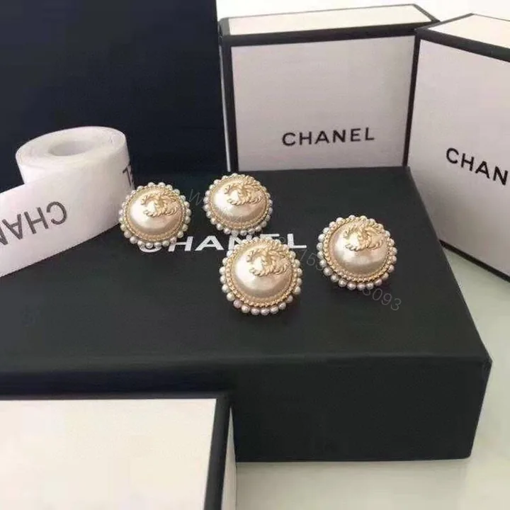 View 1 of EN – Lux Earring Chanel 019