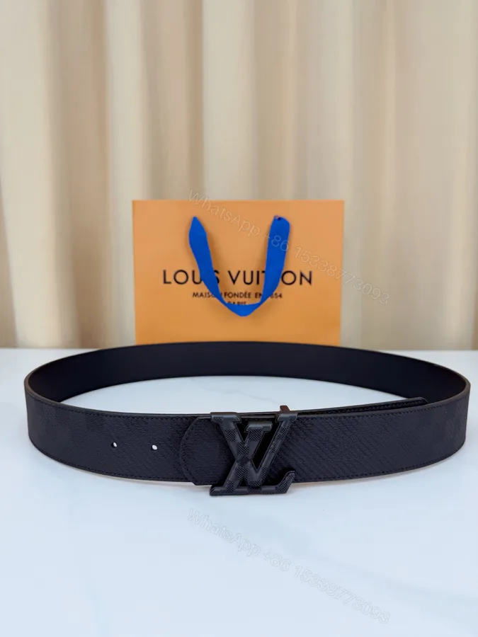 View 1 of LV 一比一男款 Taiga 全黑LV扣頭皮帶 潮流商務款