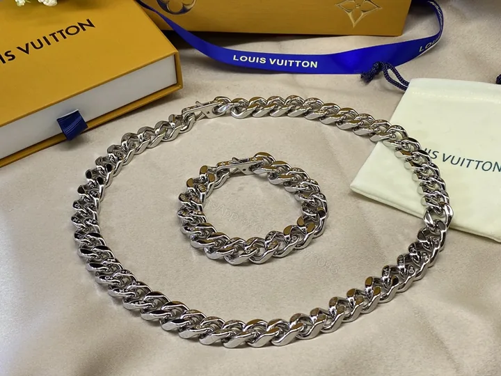 View 1 of EN – Lux LV Necklaces 094