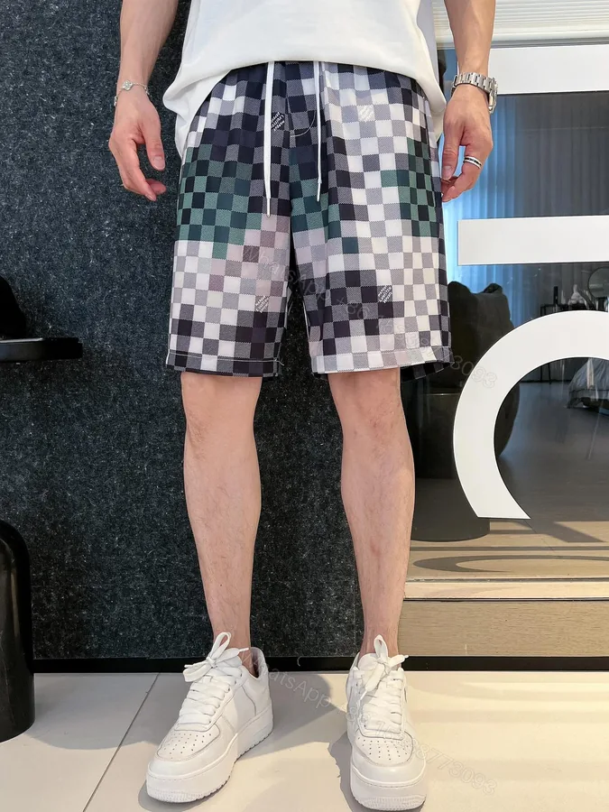 View 1 of LV高仿棋盤真絲短褲 奢感輕盈面料打造夏日時尚穿搭首選