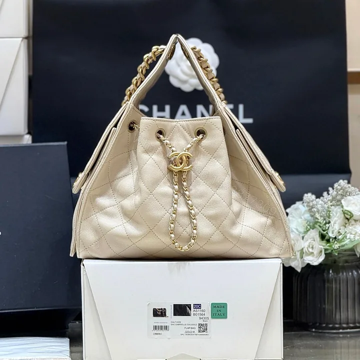 View 1 of CHANEL 25 HANDBAG IN CREAM 30 GRAINED CALFSKIN GOLD HARDWARE