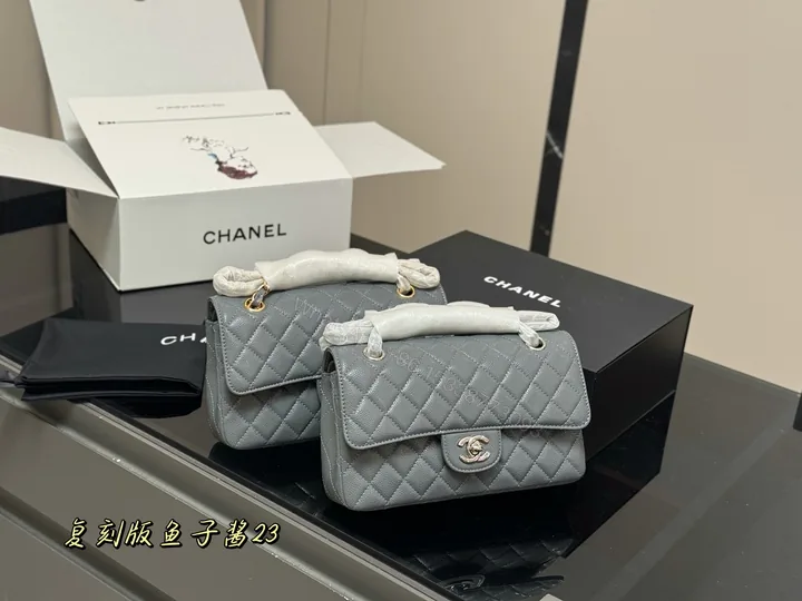 View 1 of CHANEL高仿魚子醬手提包23cm 灰色女士復古鏈條包氣質百搭款