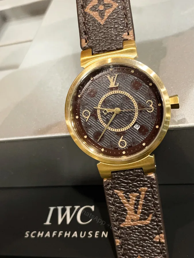View 1 of LV 高仿 女款 Monogram 復古數字錶盤皮帶手錶 氣質百搭款
