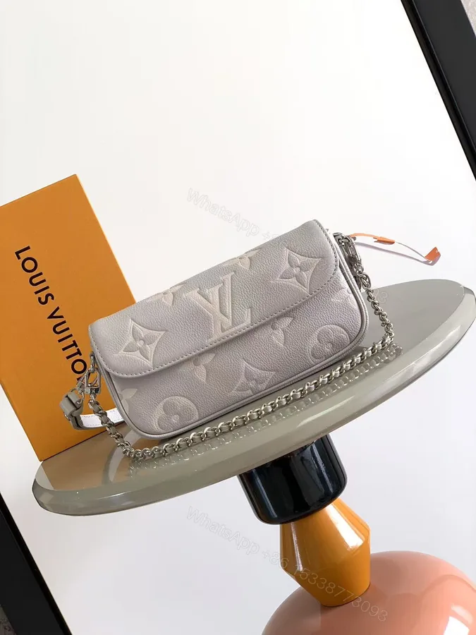 View 1 of LV 一比一白色Empreinte短肩包 鏈條細節設計小巧百搭