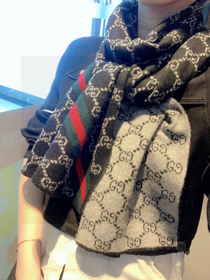 View 1 of Gucci一比一黑灰雙面GG圍巾 羊毛混紡經典紅綠條紋