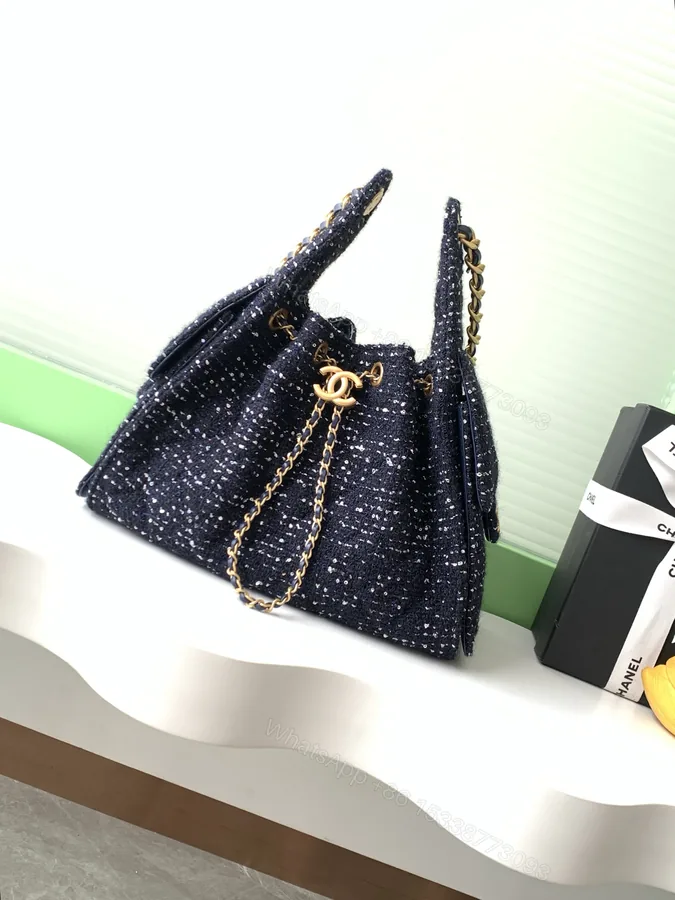 View 1 of Chanel 精品仿製亮片托特包 女士大容量鏈條包 2025氣質升級款