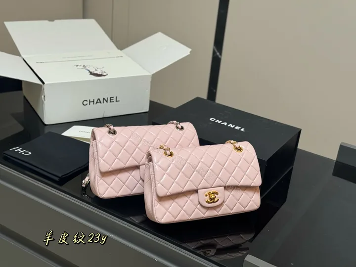 View 1 of CHANEL 一比一粉色羊皮鏈條包 甜美氣質款