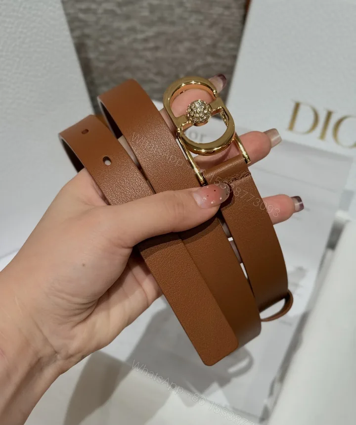 View 1 of Dior 一比一女士皮帶 金扣設計焦糖棕皮革 穿搭首選
