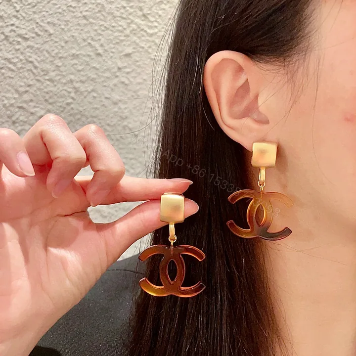 View 1 of Chanel高仿雙C琥珀色耳環女款幾何造型復古風設計