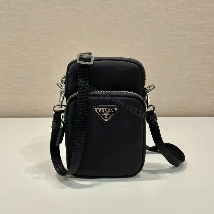 View 1 of 高仿Prada*Re-Edition系列2ZT024手機包免檢版