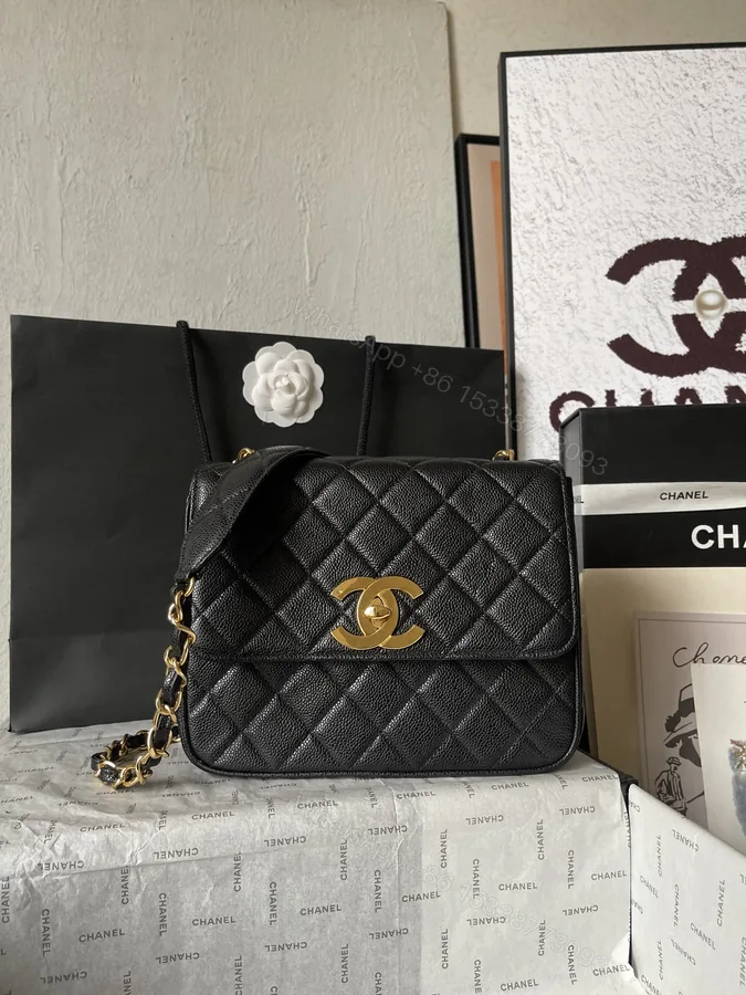 View 1 of CHANEL 高仿經典羊皮金扣單肩包 復古質感百搭款