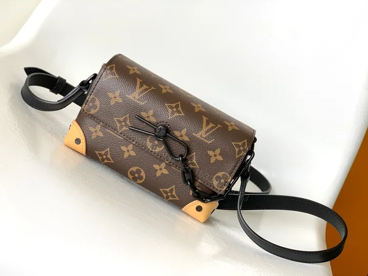 View 1 of LV 高仿 女款 老花拼皮鏈條斜背包 經典設計 百搭時尚款