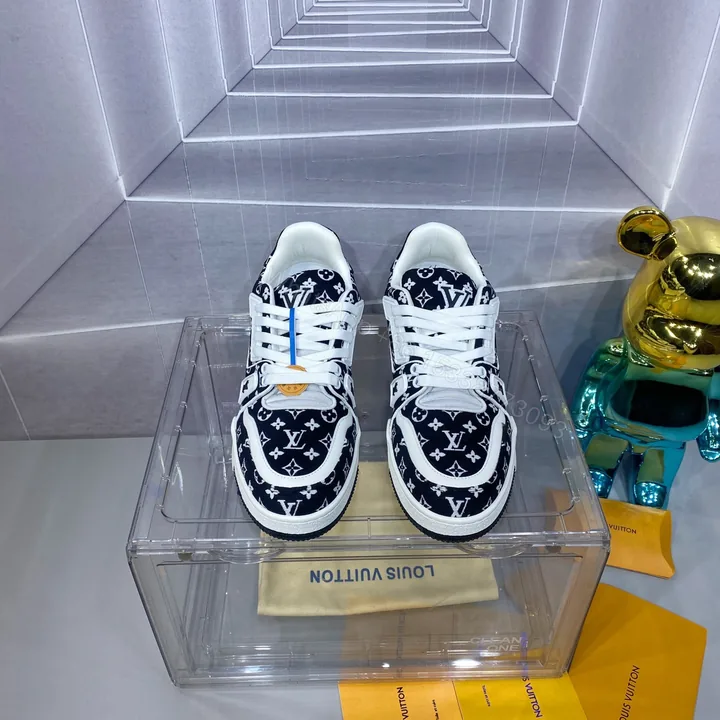 View 1 of LV A貨 Trainer 黑白滿版Monogram運動鞋 潮流街頭款
