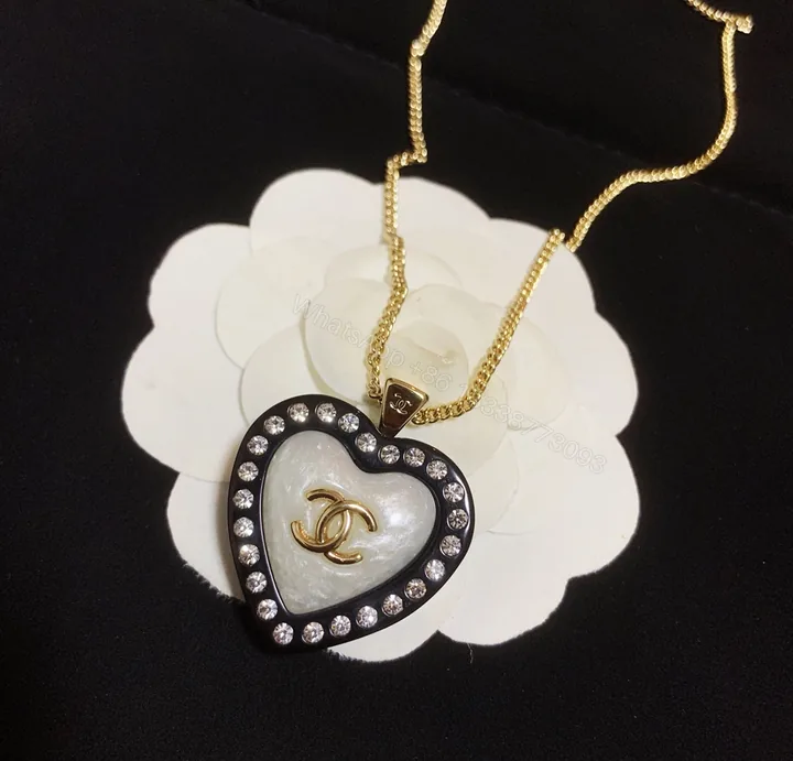 View 1 of EN – Lux Chanel Necklaces 036