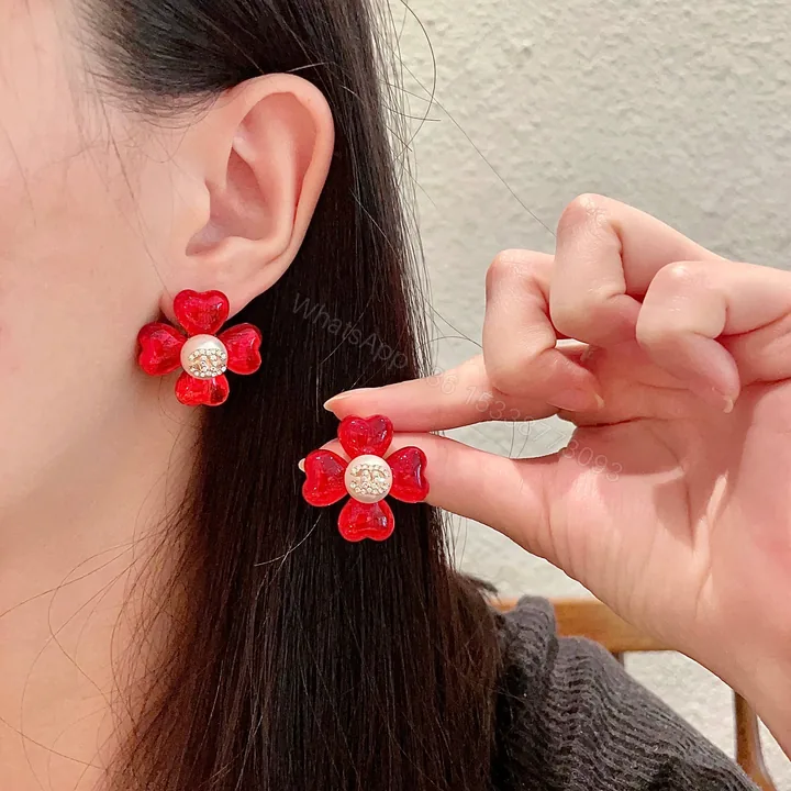 View 1 of Chanel 一比一 女款 花朵耳環 紅色甜美設計 氣質百搭款