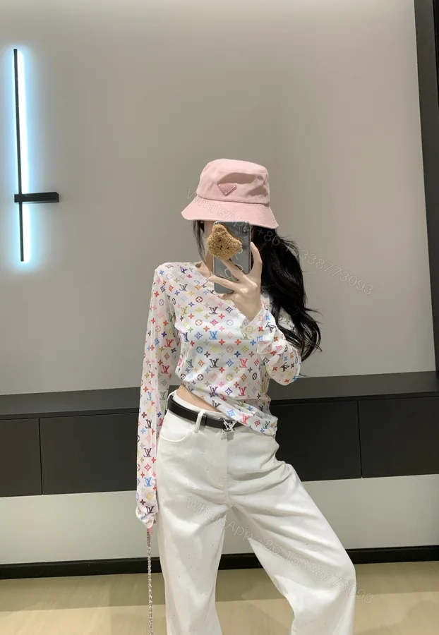 View 1 of LV 精品仿製女士長袖上衣白色透視彩色Logo時尚修身款