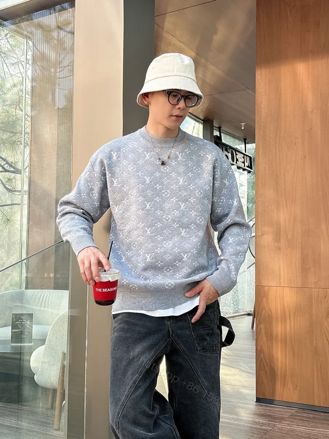 View 1 of LV 原單灰色滿版Monogram毛衣 高質感簡約風格男士單品