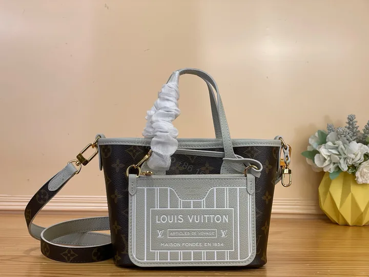 View 1 of LV 高仿 Monogram 刺繡Speedy旅行包 天空藍手提斜背包