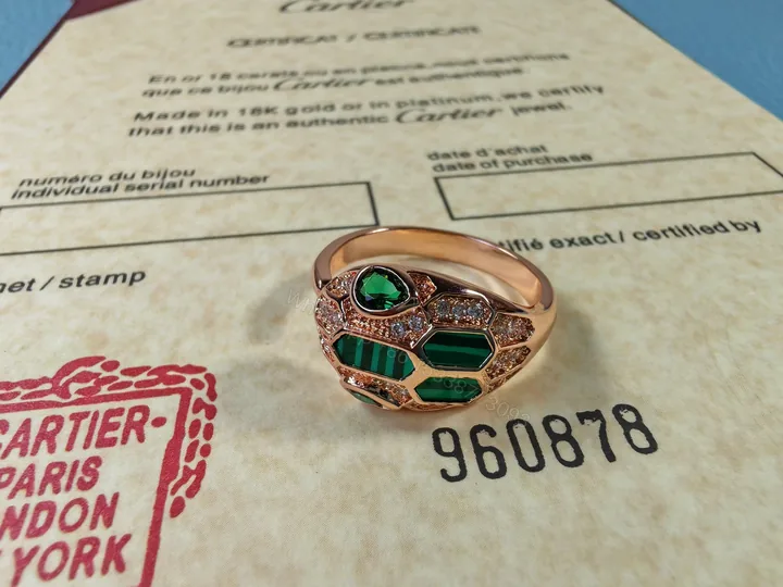 View 1 of BVLGARI 綠寶石蛇頭戒指 滿鑽設計女款高級感飾品