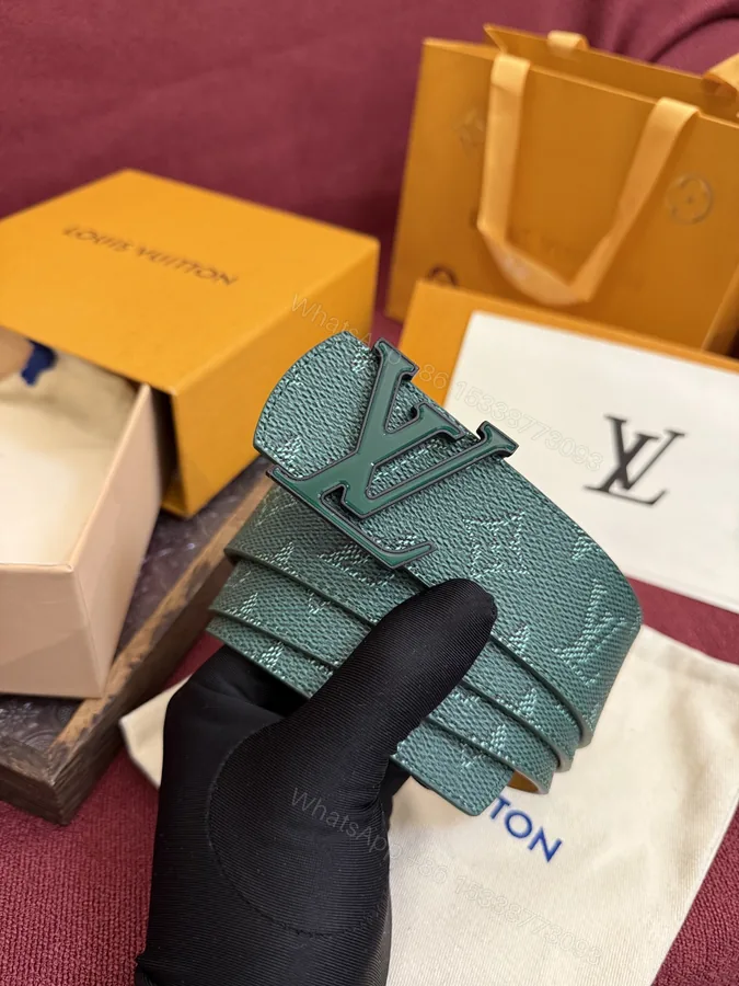 View 1 of LV A貨 男士經典绿色皮帶 LV字母扣頭百搭實用款