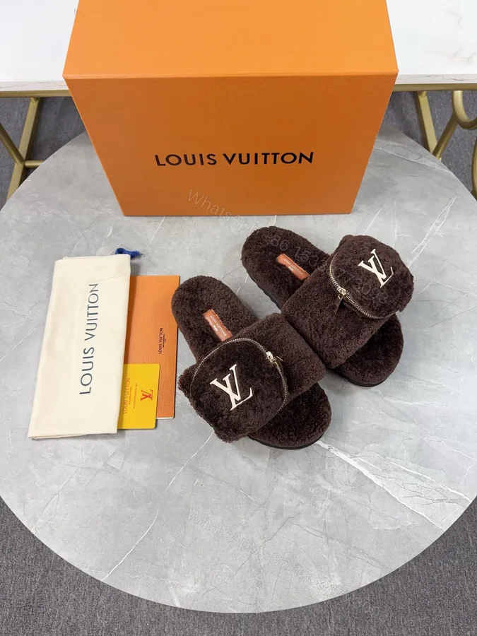 View 1 of LV 高仿羊羔絨拖鞋 咖啡色口袋款