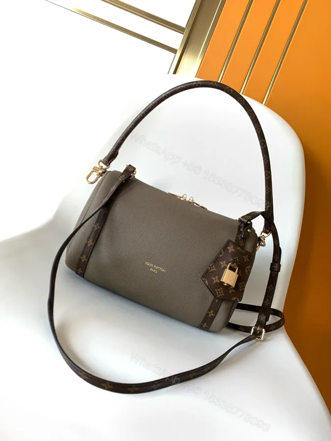 View 1 of LV 精品仿製灰色單肩包 Monogram拼接鎖扣設計