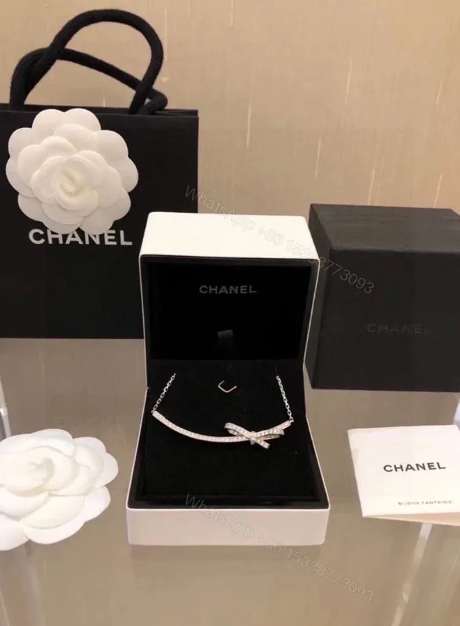 View 1 of Chanel高仿蝴蝶結短項鍊女款微笑弧形滿鑽設計飾品