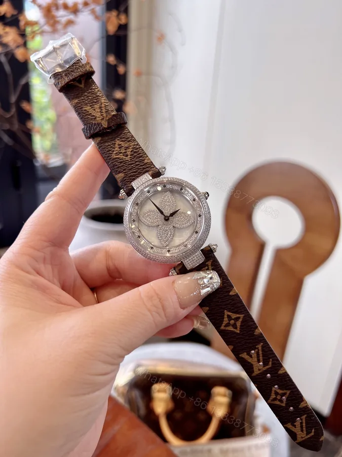 View 1 of LV 高仿 女款 花卉滿鑽錶盤皮帶手錶 優雅氣質款