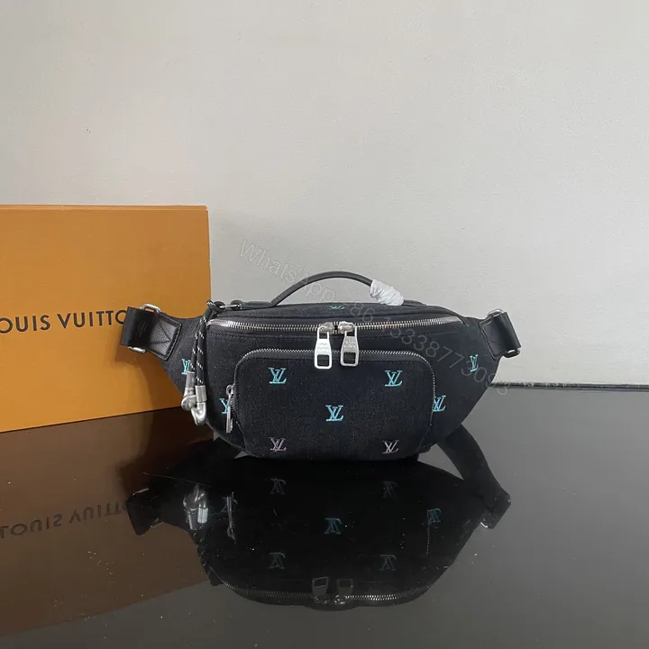 View 1 of LV 一比一 黑色刺繡腰包 雙拉鏈設計潮流款